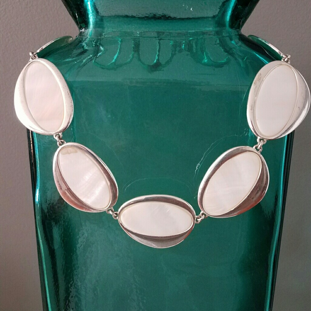 THE LIMITED Silver and White Pearlescent Necklace