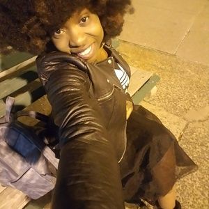 Meet your Posher, Roshena