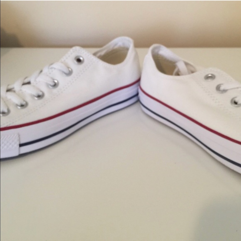 White converse brand new‼️‼️