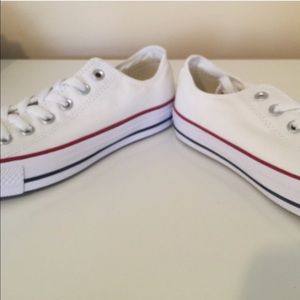 White converse brand new‼️‼️