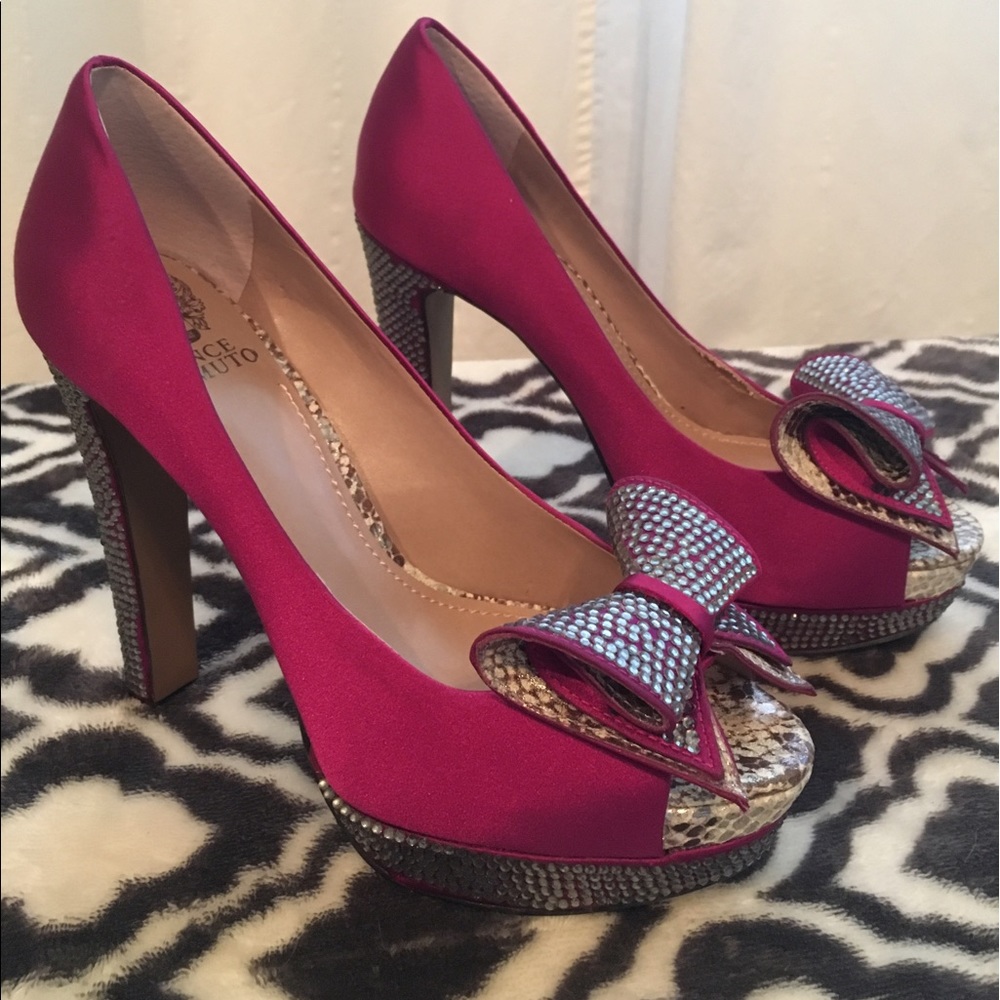 🛑CLEARANCE🛑 Vince Camuto magenta heels.