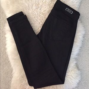 Size 7 Black Skinny Jeans (STS Blue)