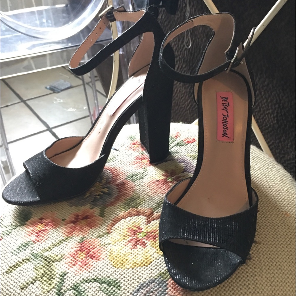 Betsey Johnson sparkly block heel size 7.5