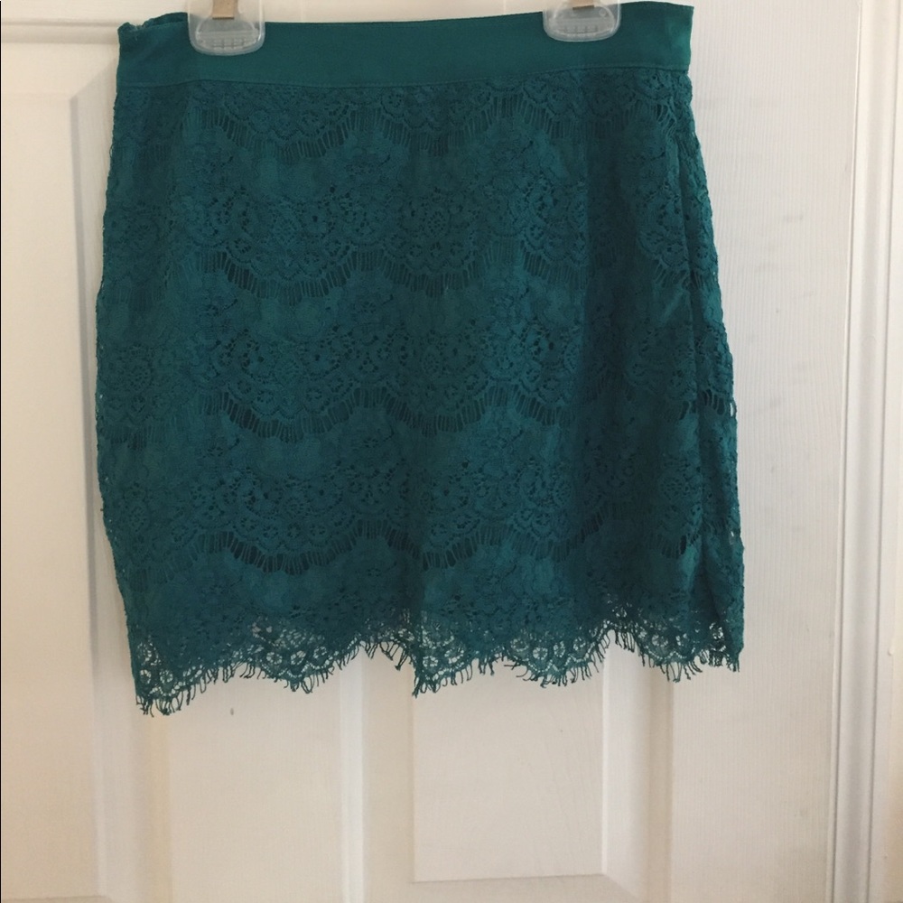 Lace skirt
