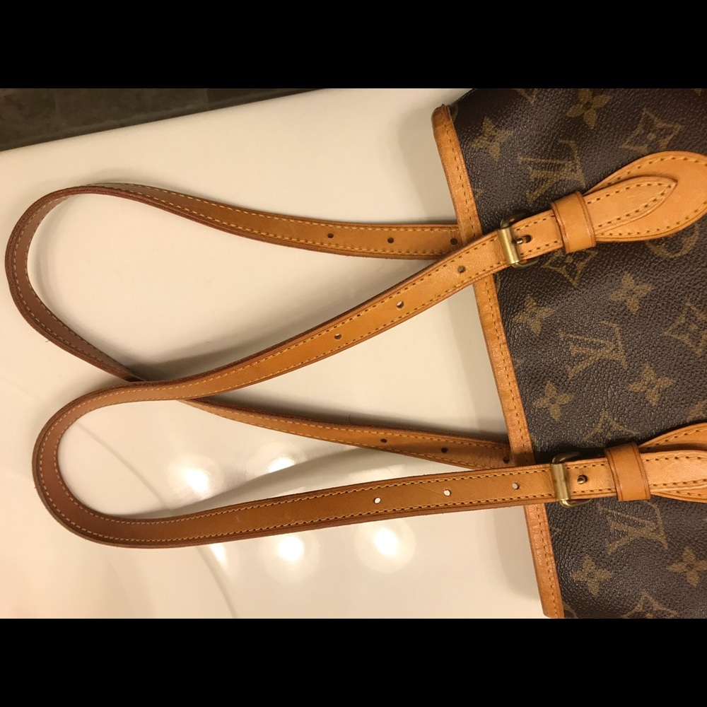 Authentic Louis Vuitton Petite Bucket  Bag