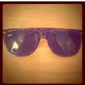 FLASH SALE: Ray-Ban Sunglasses