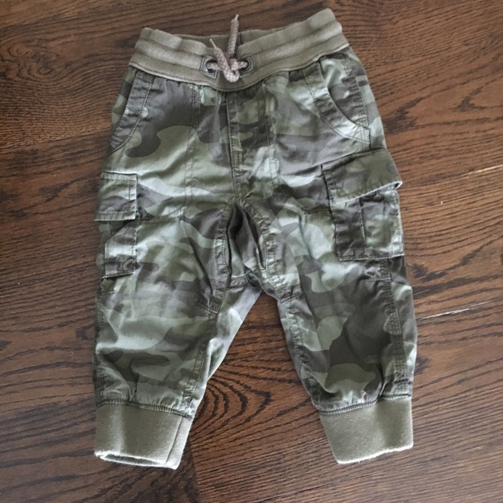 Gap Camo joggers -lined