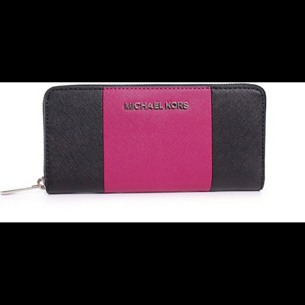 Authentic Michael Kors Jet Set wallet/wristlet
