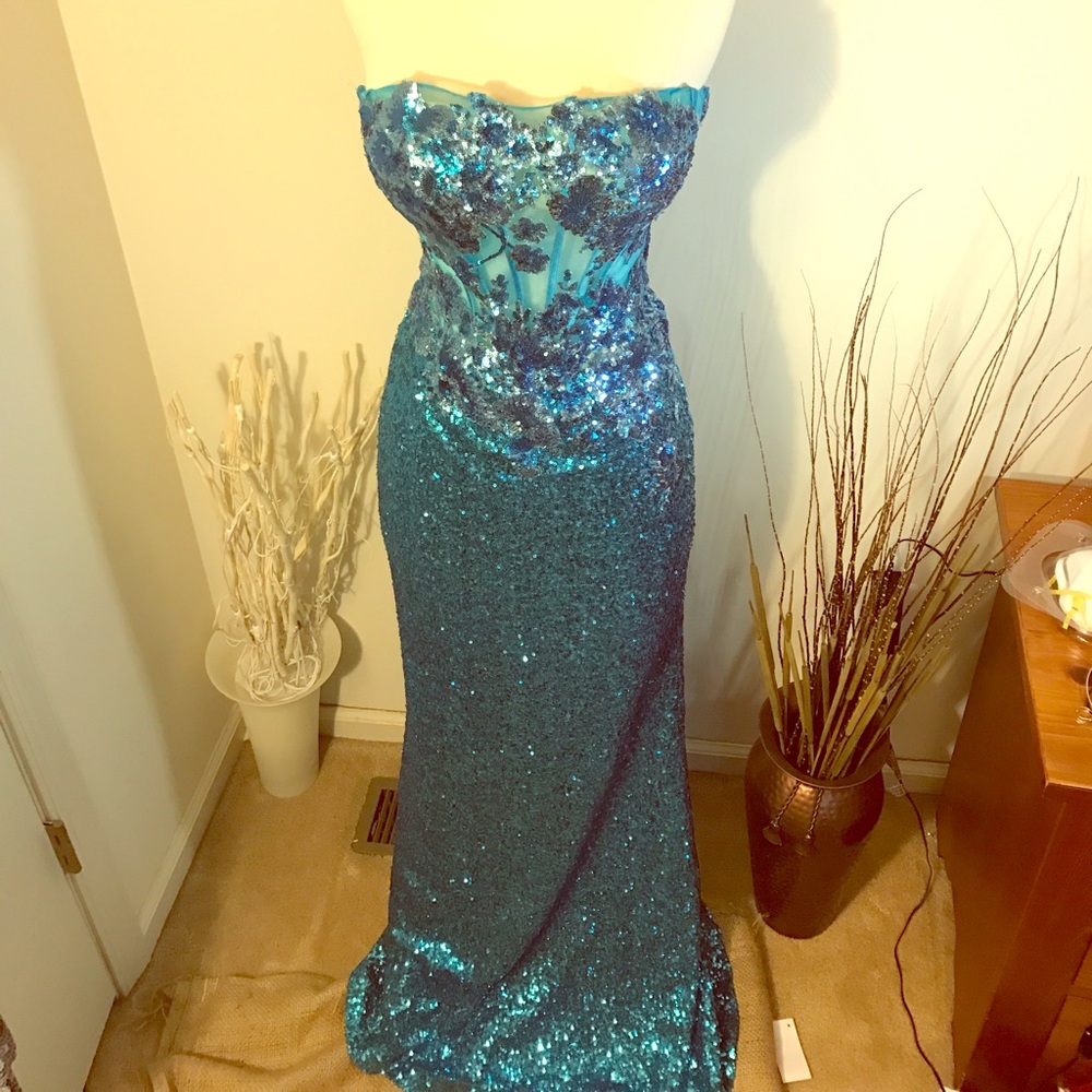 PROM!! Faviana Glamour Blue Sequin Formal Gown