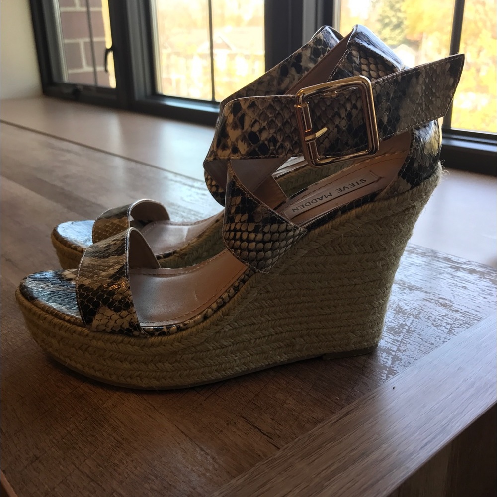 Steve Madden Snakeskin Wedge Sandal Sz 9