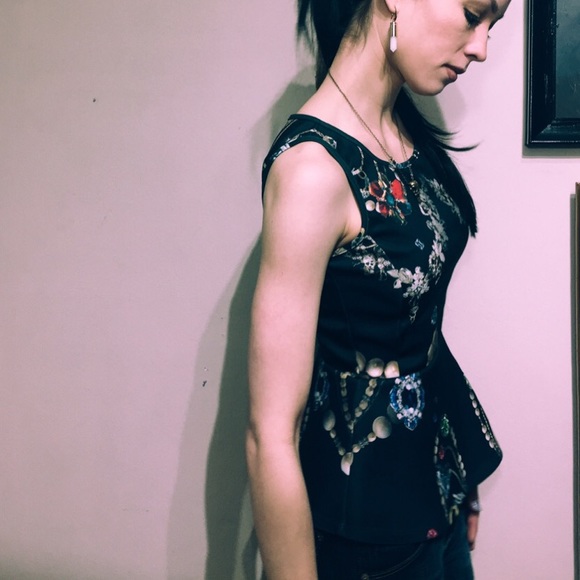 Romeo + Juliet Couture Peplum Print Top - Picture 4 of 4