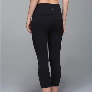 Lululemon Black Wunder Under Crop