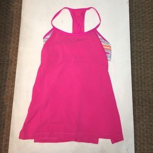 Women's athletic top
