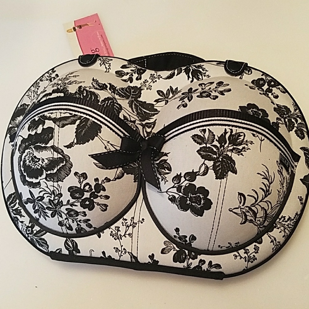 "The Bra Bag" by buxom...!