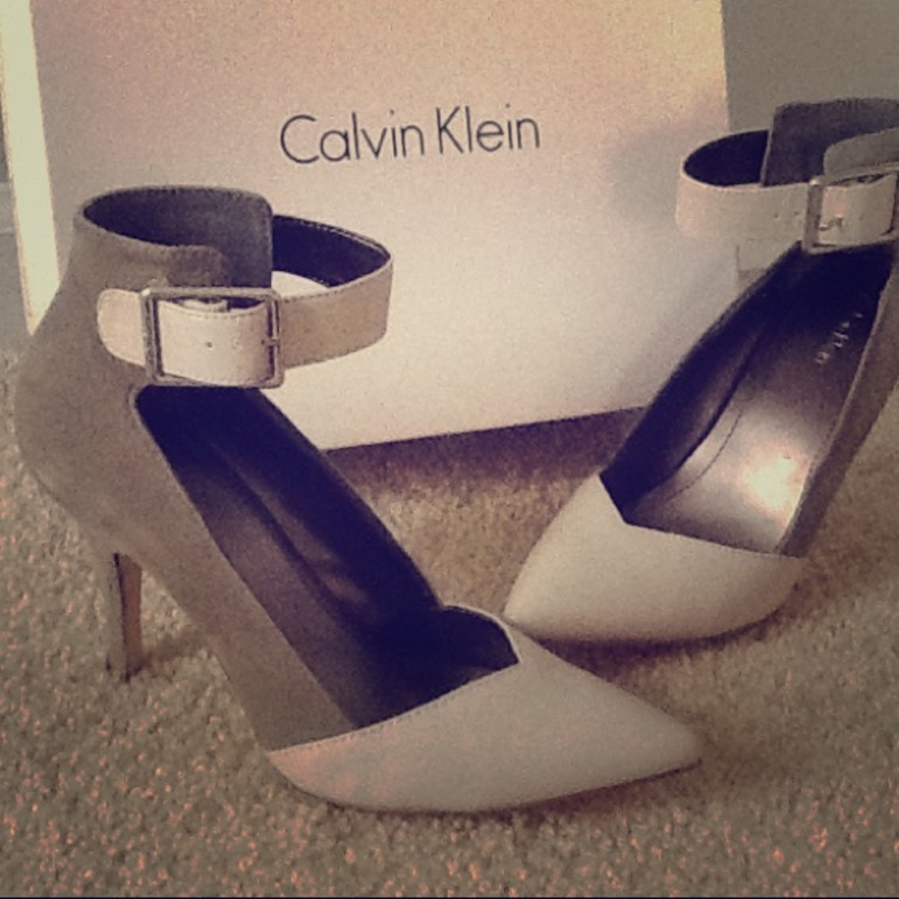Never Worn Calvin Klein Gray Suede & Leather Pumps