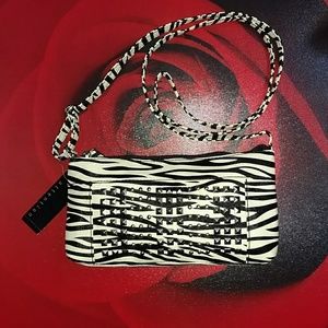 , Attention Handbag
