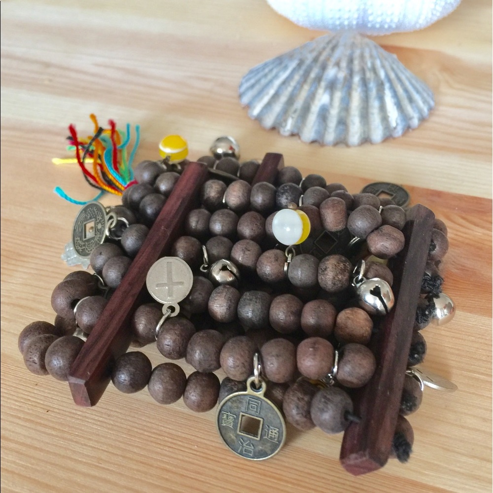 Wood beads/good-luck charm BOHO beautiful bracelet