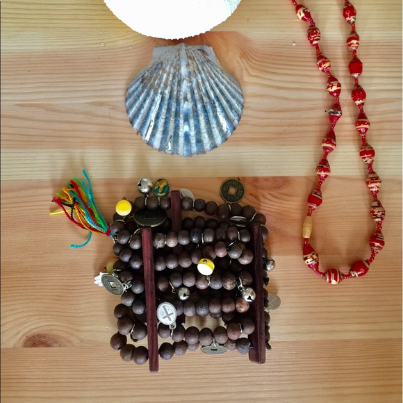 Wood beads/good-luck charm BOHO beautiful bracelet - Picture 2 of 2