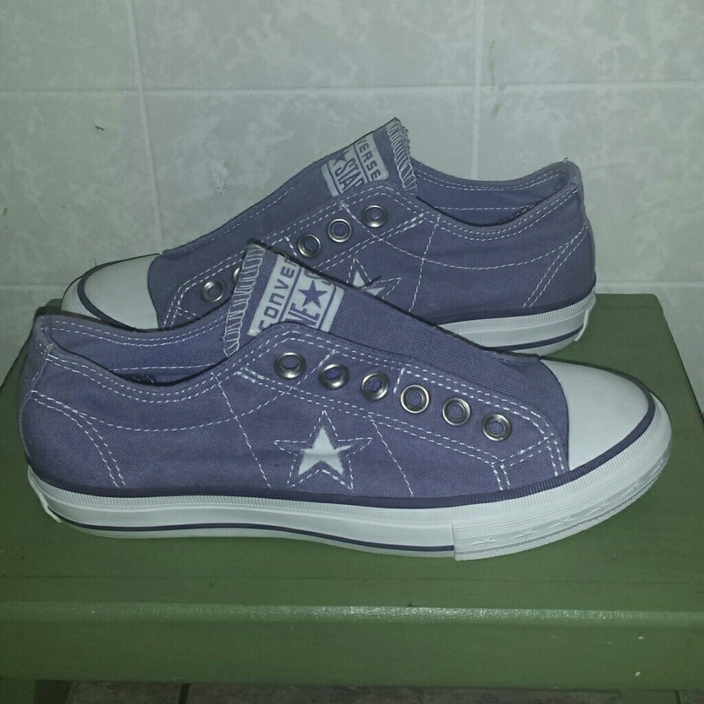 *NEVER BEEN WORN* No toe purple and white converse