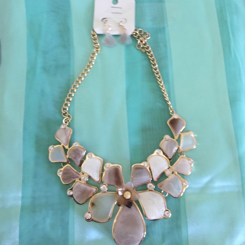 ***SOLD***Ladies statement necklace