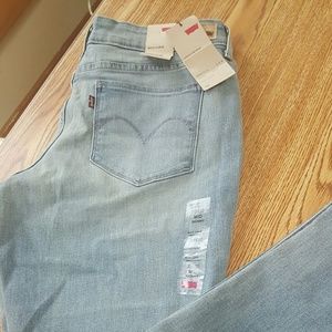 LEVI's PLUS SIZE BOLD CURVE JEANS. Antique Blue