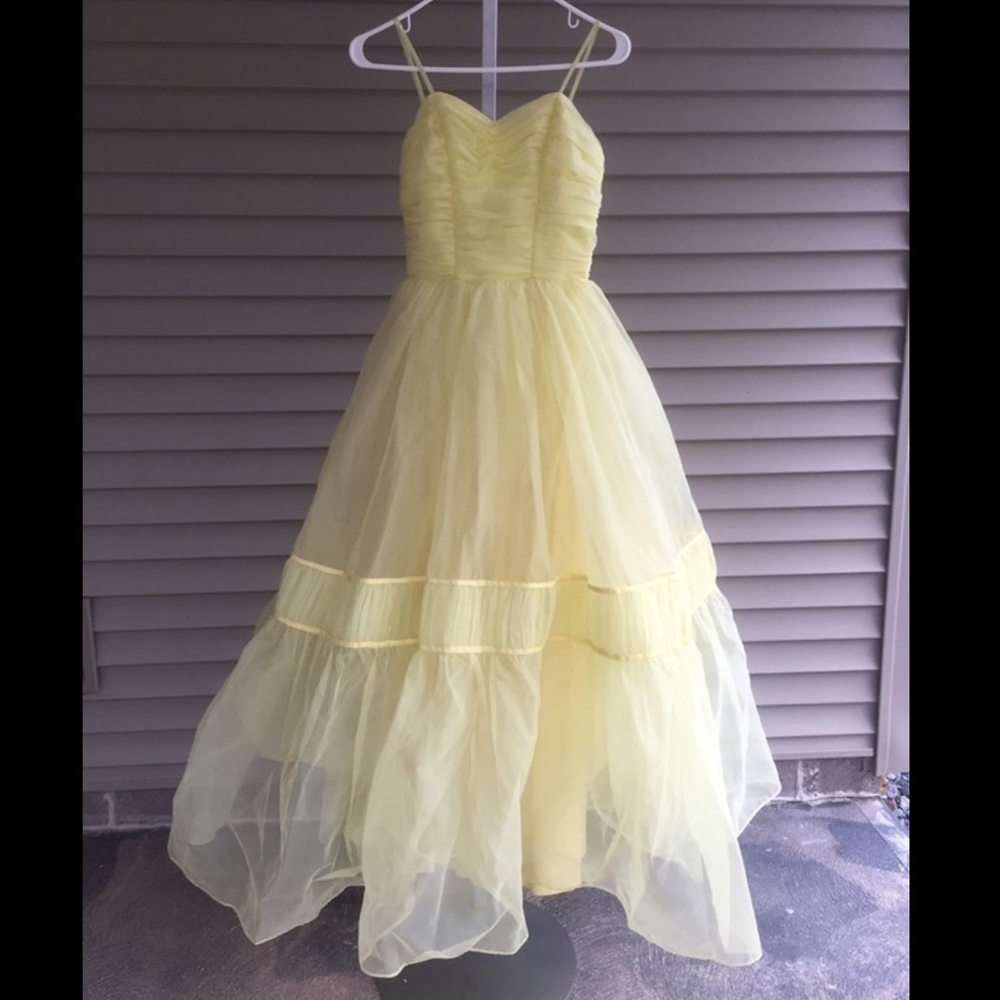 True 1950s/60s Vintage Butter Yellow Gown