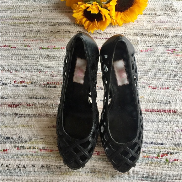 Sexy and classy black leather cross-cross heels - Picture 2 of 5