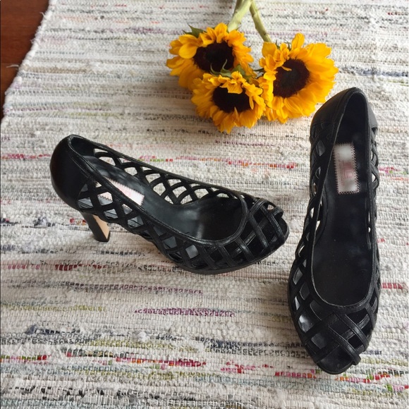 Sexy and classy black leather cross-cross heels - Picture 3 of 5