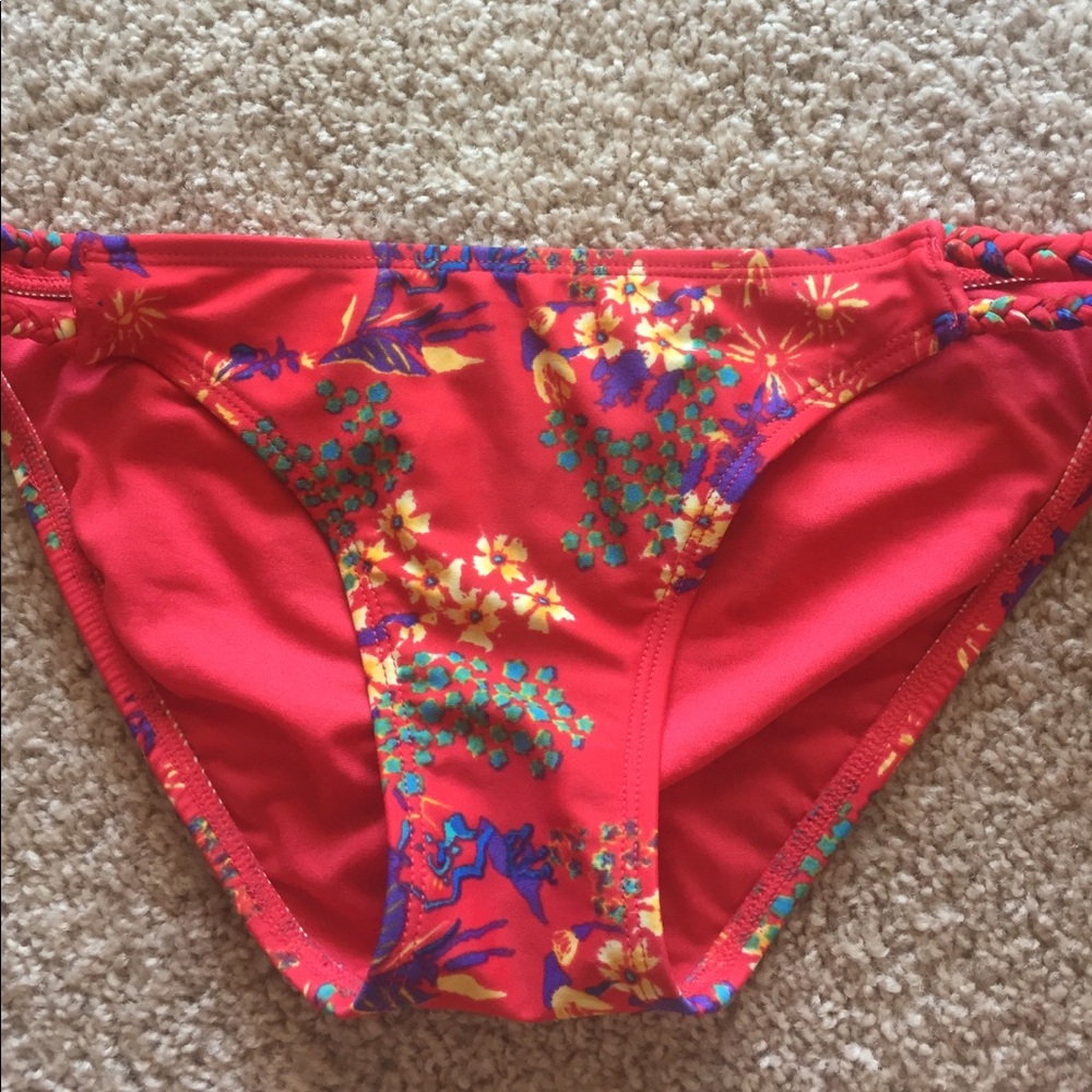 Red patterned bikini - Picture 5 of 7