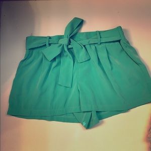 Silky shorts with tie
