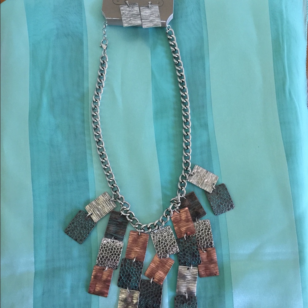 ***SOLD****Ladies statement necklace