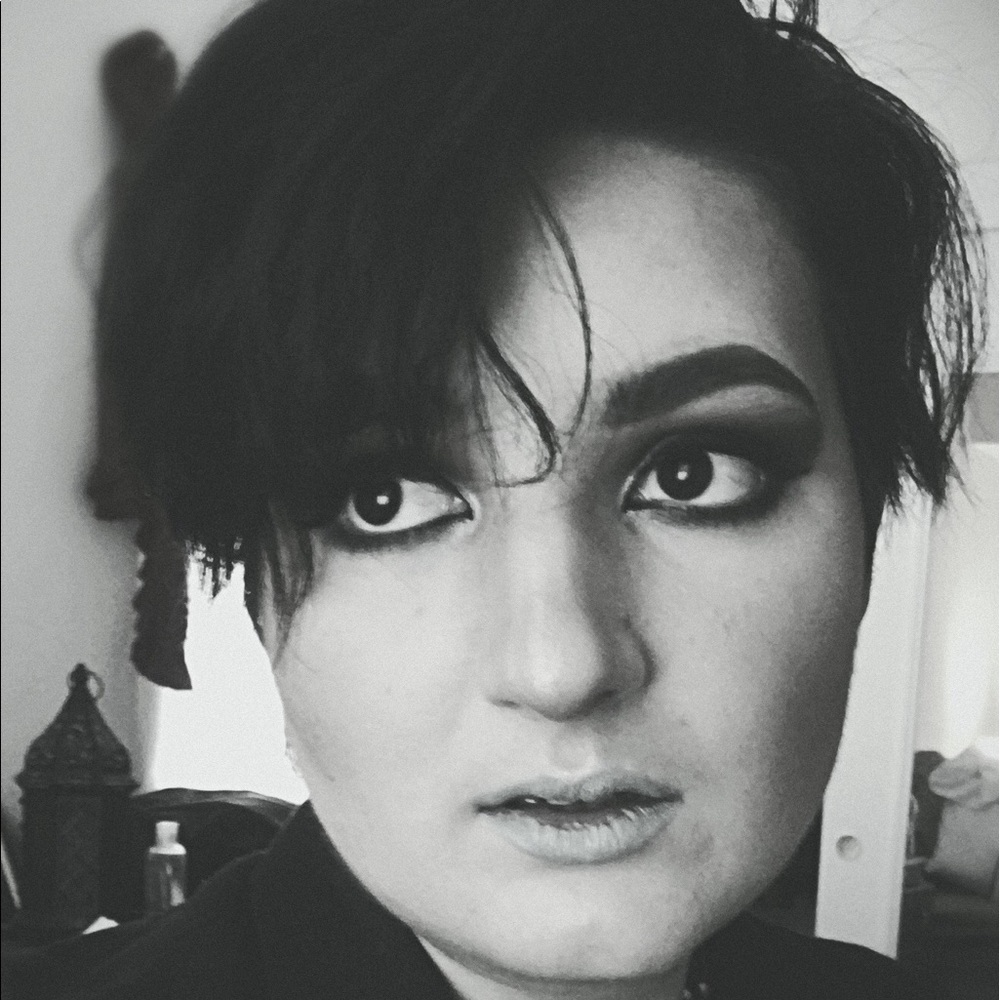 Meet your Posher, Roya