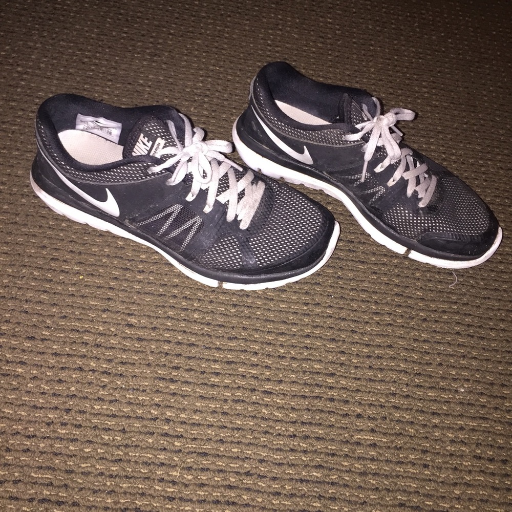 Nike flex tennis shoes