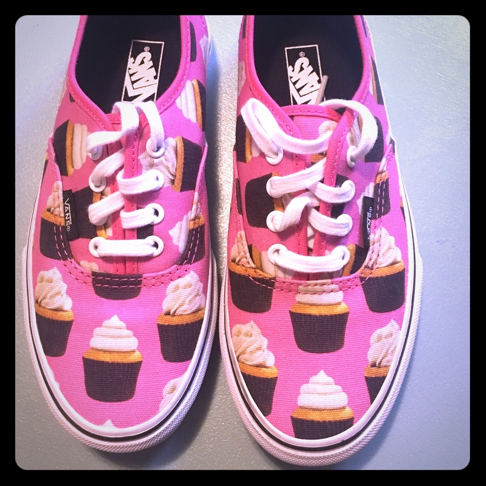 Girls cupcake vans