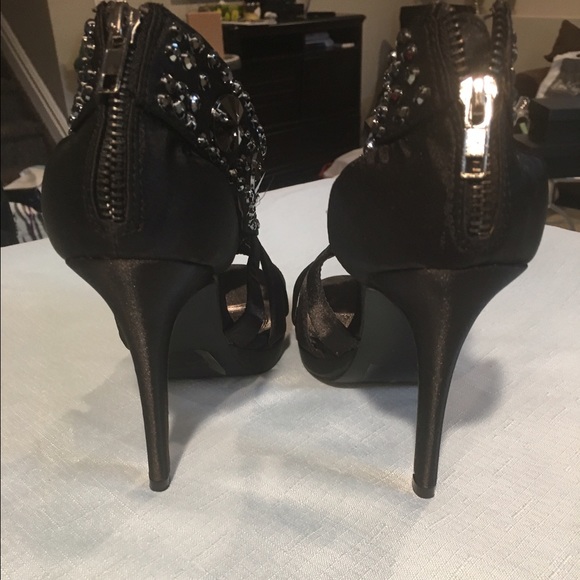 High heels - Picture 3 of 3