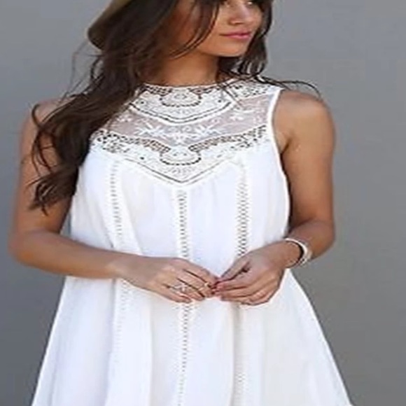 đź‘—Adorable White dressđź‘— - Picture 2 of 4