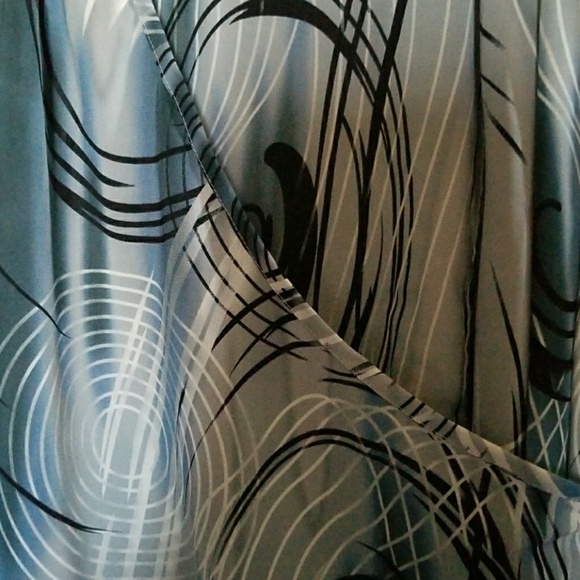 Blouse - Picture 2 of 3