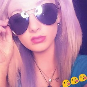 Meet your Posher, Desiree