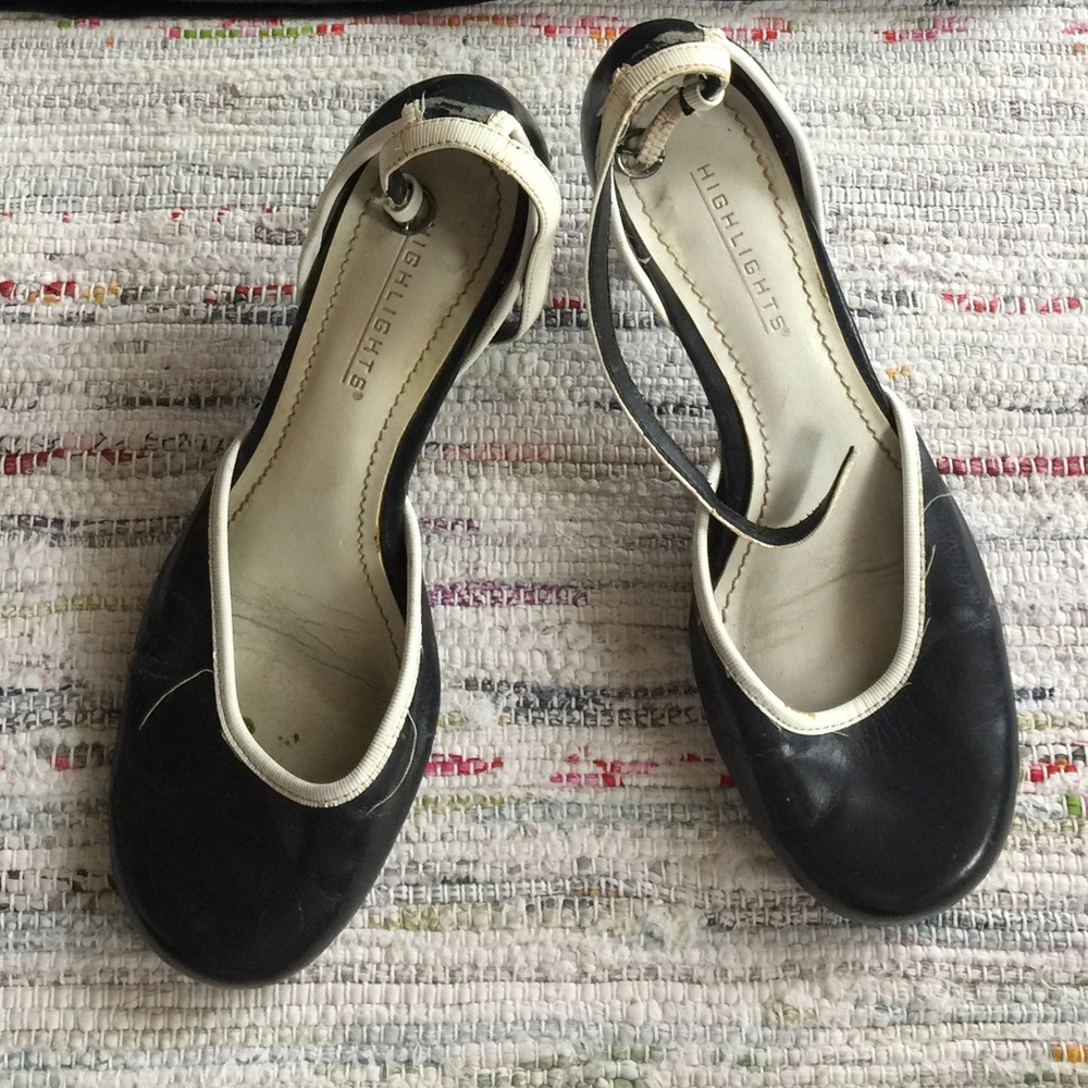 Mid-high stable heels in black with white rim; 5.5