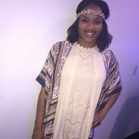 AZTEC SCARF PRINT SHRUGS w/ TASSEL TRIM - Picture 6 of 6