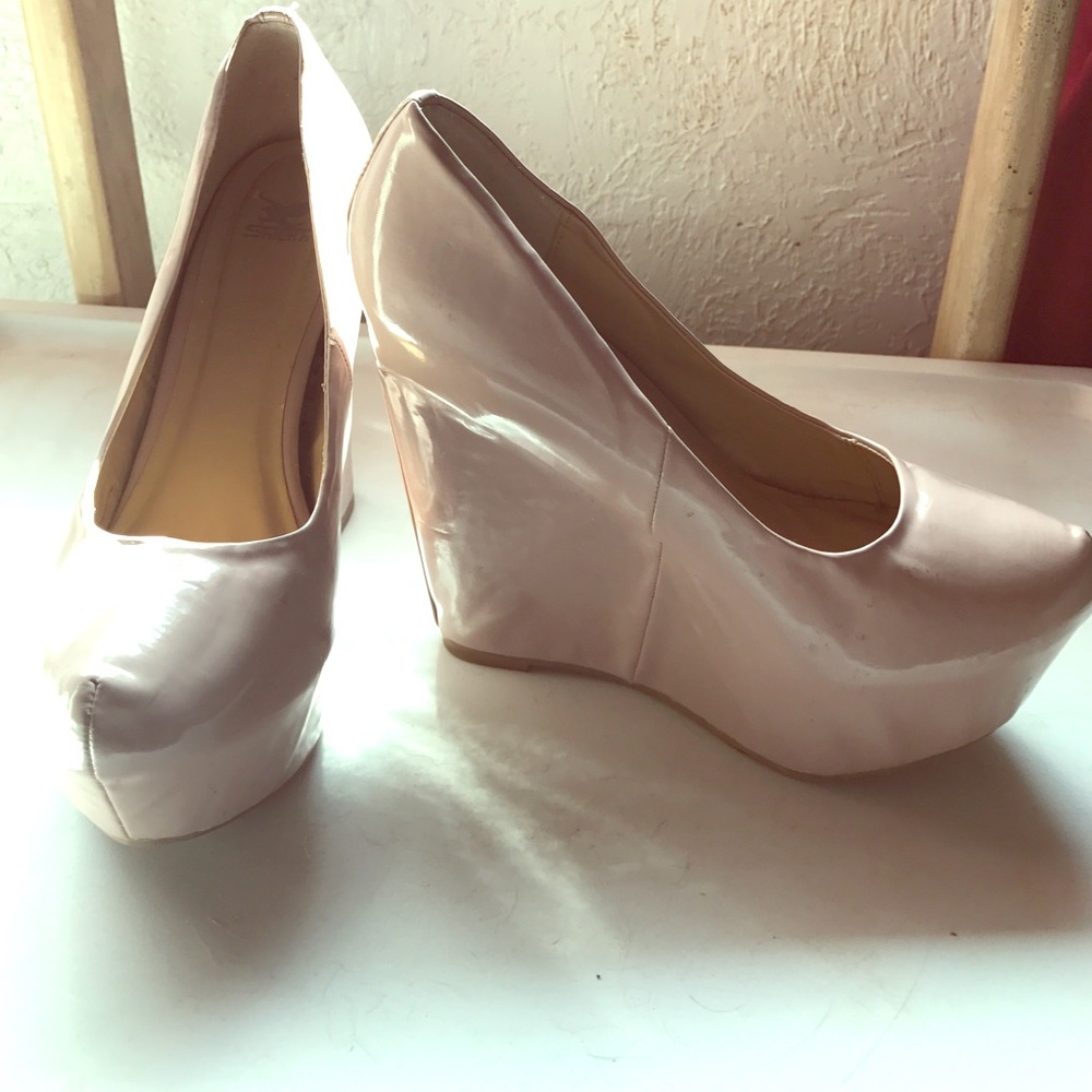Pale pink wedges