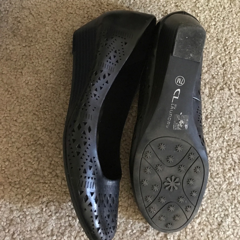 CLlaundry size 7M - Picture 2 of 2