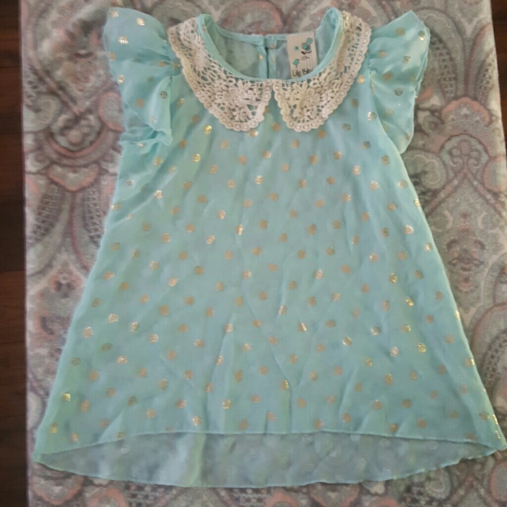 Sheer top, no size listed but fits like a 6