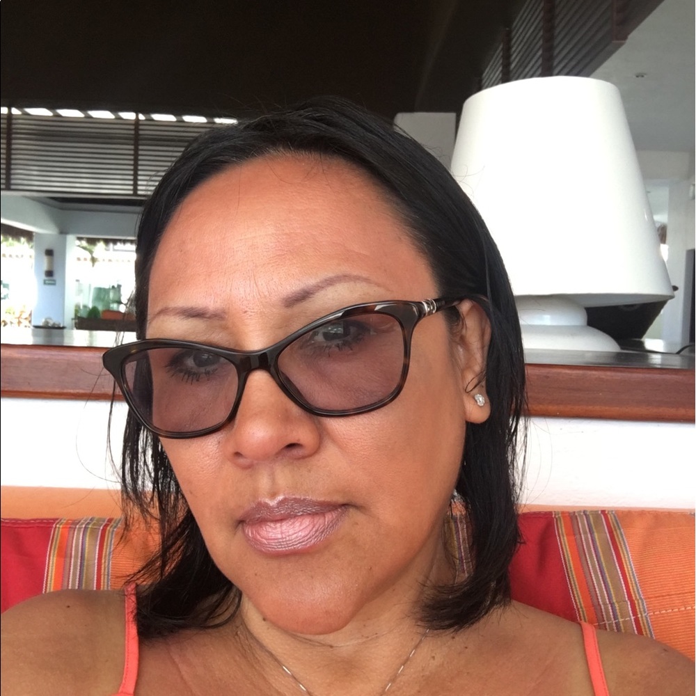 Meet your Posher, Elena