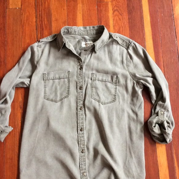 Women's button shirt - Picture 2 of 3