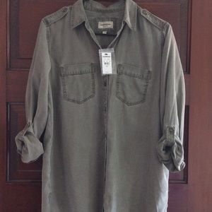 Women's button shirt