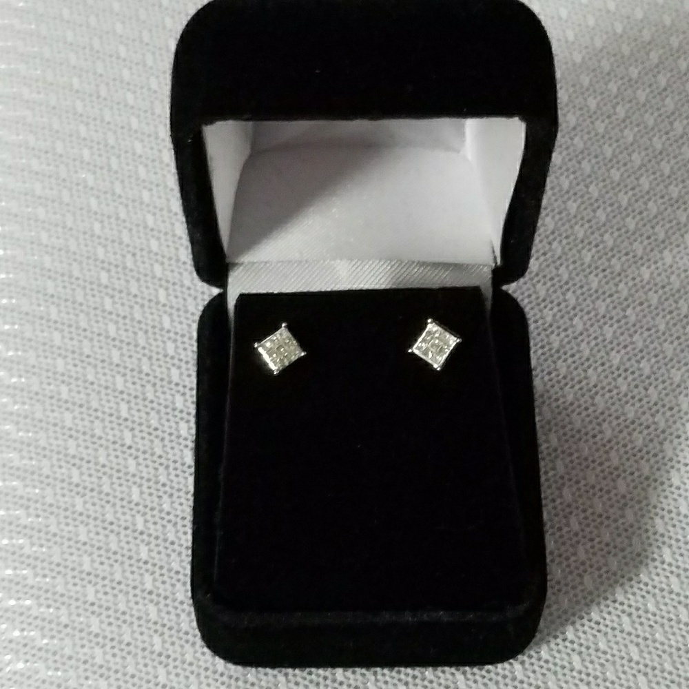 Diamond and white gold earrings