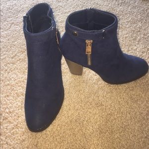 Navy Apt 9 heels