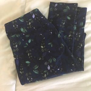 LuLaRoe - OS Navy blue patterned leggings