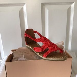 Coral crochet flat sandals by Yoki